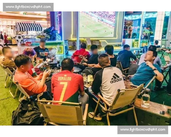 熬夜追赛，只为这一刻！世界杯现场的球迷，都是最可爱的！