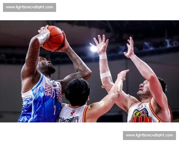 本泽马手术刀传切，年度最佳助攻集锦，队友笑纳大礼！